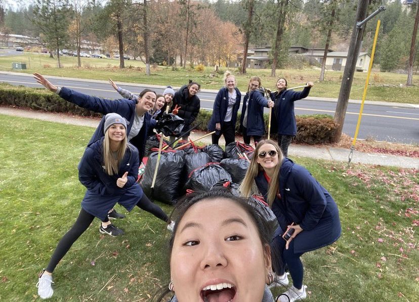 ZagSAAC's tweet photo. NCAA student-athletes had a day free of athlete activities to take time to focus on civic engagement. For us zags that meant community service leaf taking, packing lunches for second harvest, sending letters to healthcare workers, and registering to vote!! @Div1SAAC https://t.co/yoFGp4pfj1