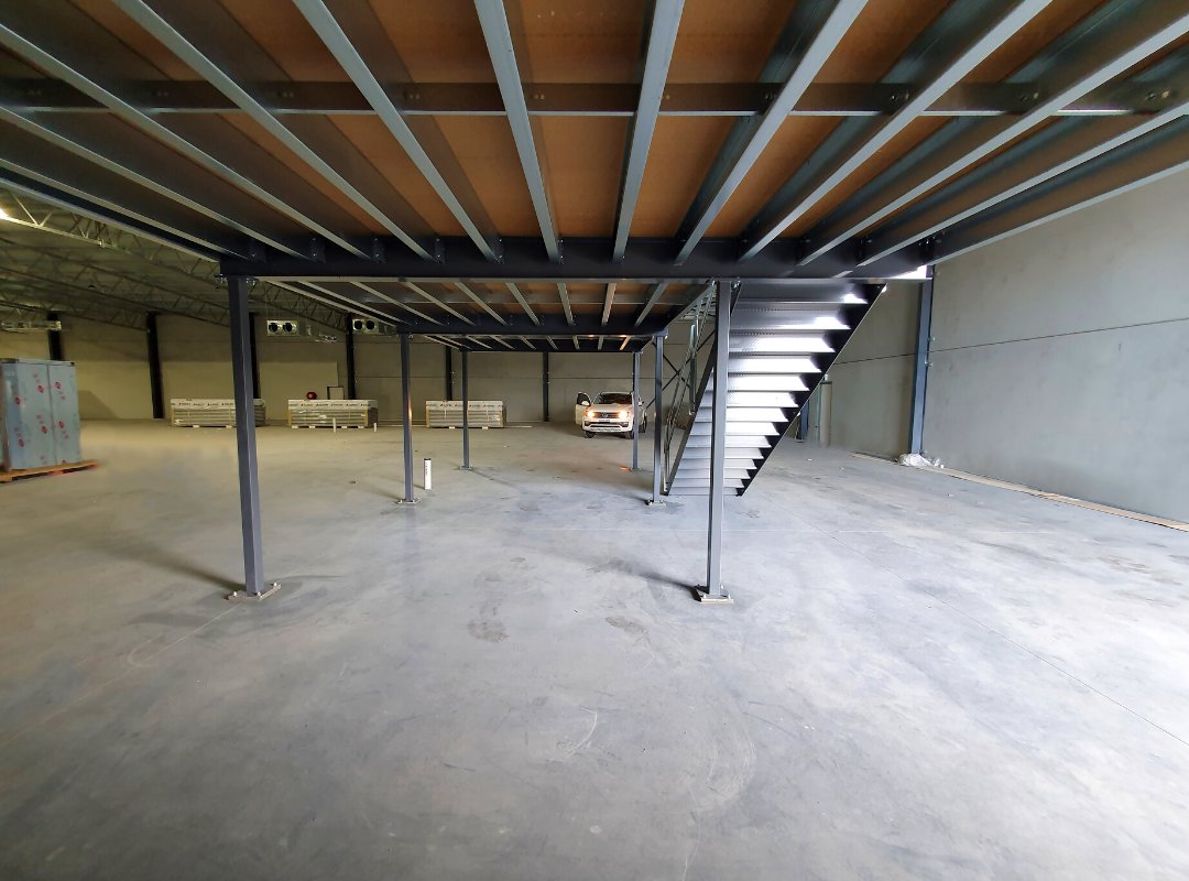 Underside of the #kirraproject

#mezzanienfloor #structure #steel #steelbeams #warehousing #australianbusiness