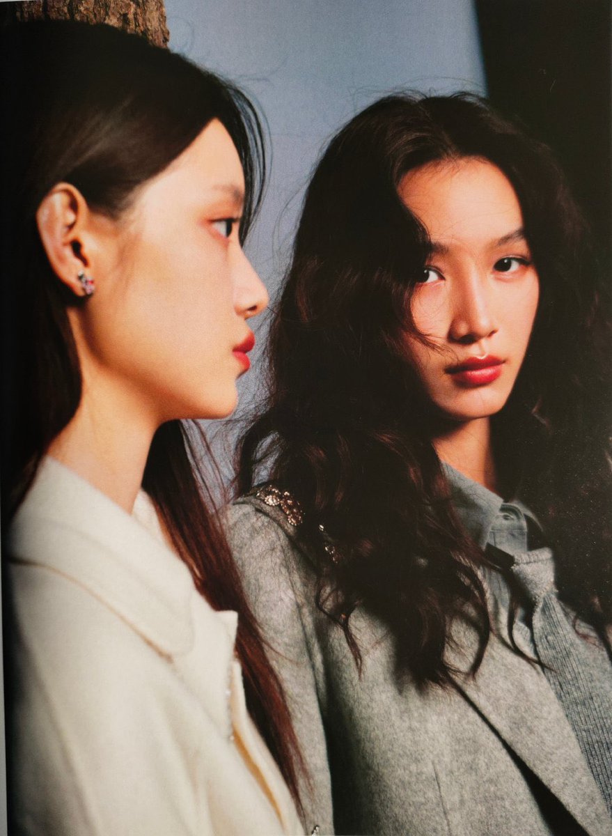 MissBowie_707's tweet photo. Waiting for the full interview video from Chance Magazine 😭
#coupleofmirrors #yuwei
Cr. Weibo https://t.co/osLzizSC9d