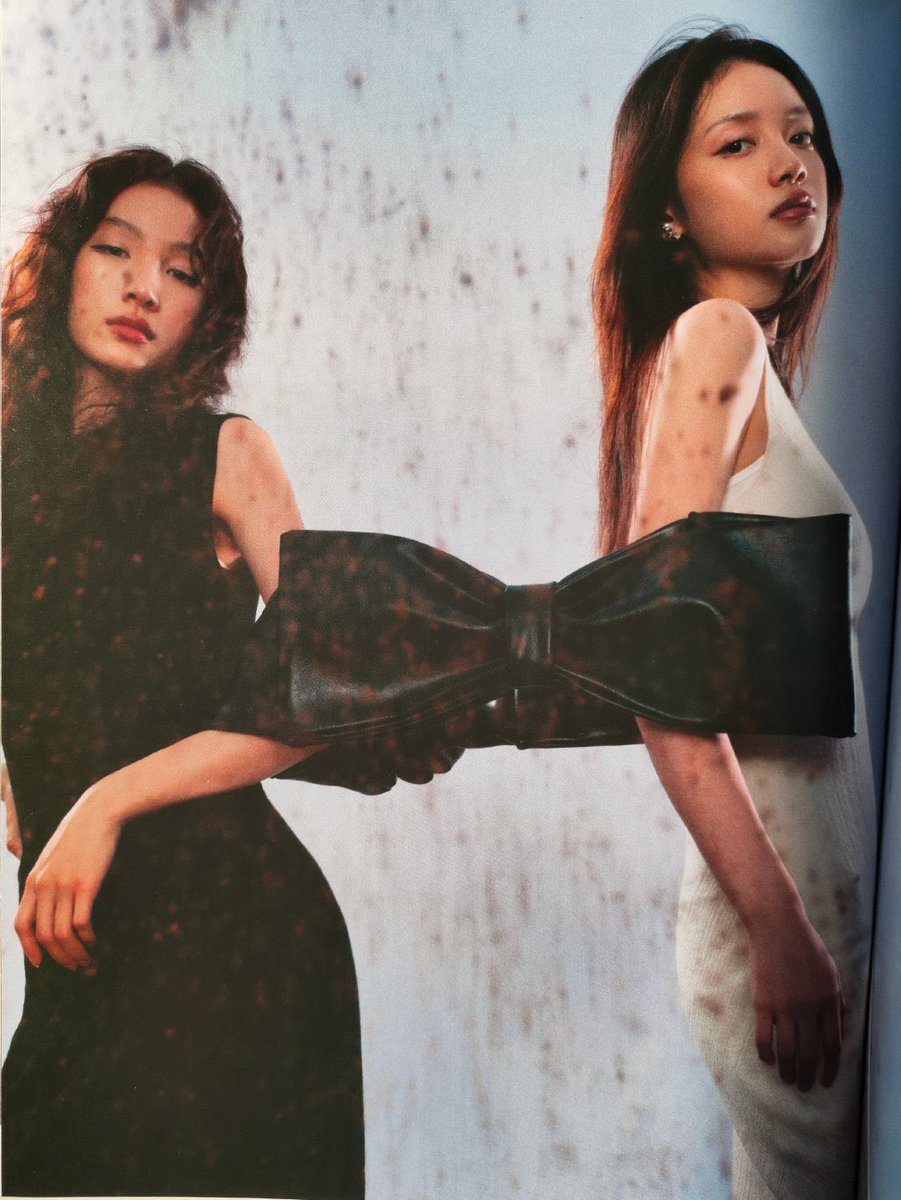 MissBowie_707's tweet photo. Waiting for the full interview video from Chance Magazine 😭
#coupleofmirrors #yuwei
Cr. Weibo https://t.co/osLzizSC9d