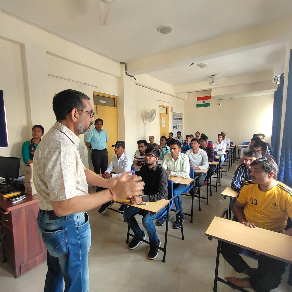 ekta_shakti's tweet photo. A special session was held for students to discuss the predominant factors of the skill development program.
#SkillProgram #SkillDevelopment #DDUGKY #EktaShaktiFoundation #GreaterNoida #Diwali #Celebrations #happydiwali2021 https://t.co/7dCRGFTKhO