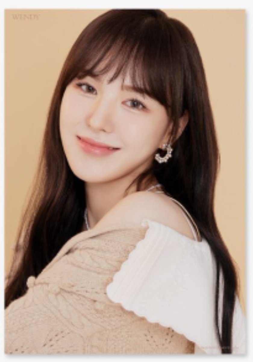 wdysource's tweet photo. she looks so pretty 😍

《 #WENDY #웬디 @RVsmtown 》 https://t.co/JhRdhcGbjY