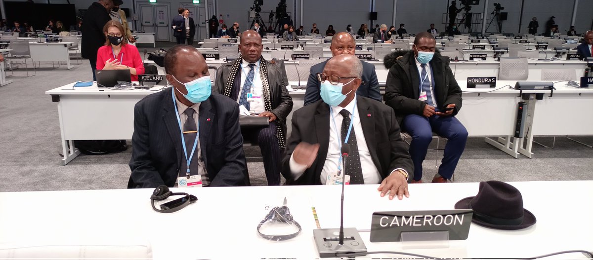 Le Cameroun à la COP 26 
 segment de Haut Niveau avec les prises de parole de Boris Johnson, Joe Biden, Bill Gates, des Présidents du Kenya, du Botswana et des PM indien et du Royaume du Maroc. Chef de Délégation, le Minrex SE Mbela Mbela, accompagné de SE Hele Pierre, Minepded.