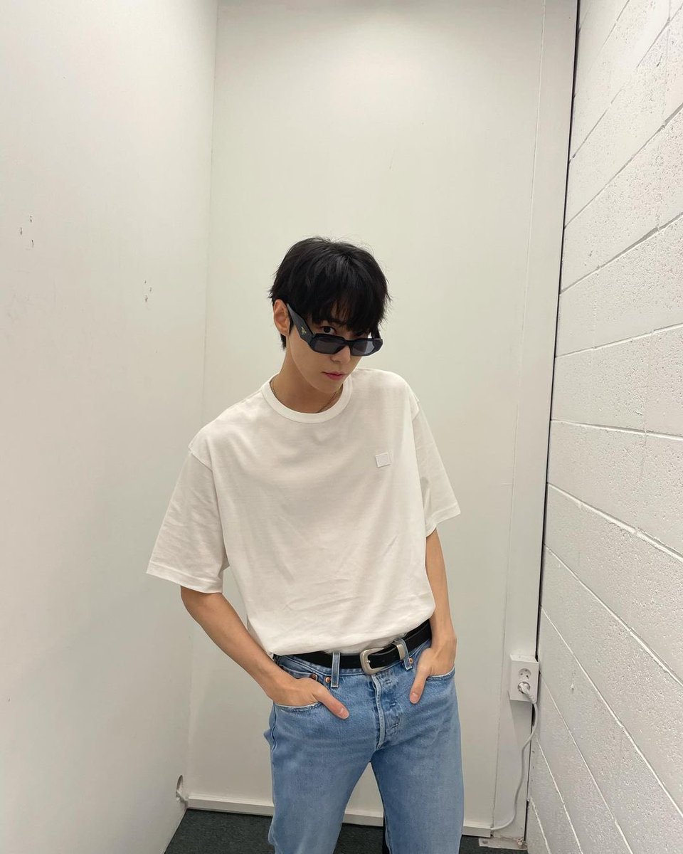 퓨 tweet media