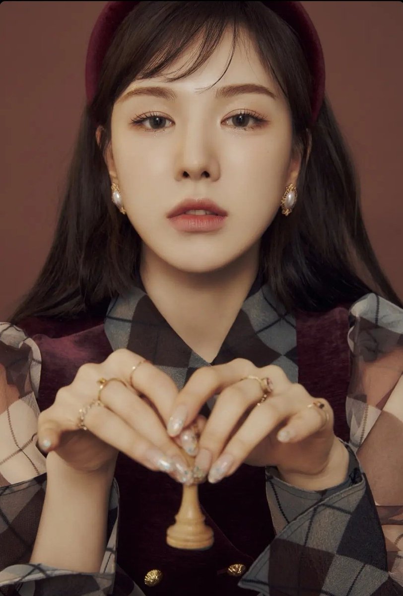 wdysource's tweet photo. her duality 😯

《 #WENDY #웬디 @RVsmtown 》 https://t.co/XJ289uXTJ5