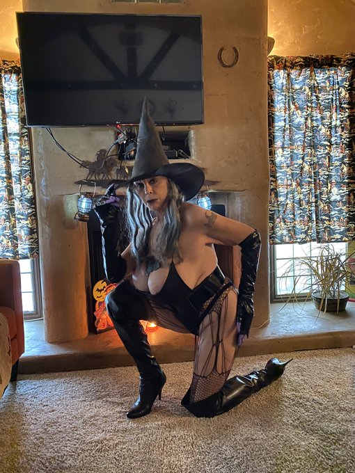 Happy Halloween https://t.co/wCEAjZMmEc<a href="/tag/mondaymotivation"class="tags"><span>#mondaymotivation</span></a><a href="/tag/mondayvibes"class="tags"><span>#mondayvibes</span></a><a href="/tag/mondaythoughts"class="tags"><span>#mondaythoughts</span></a>
