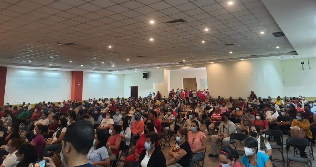 PetrolerosL's tweet photo. 03 de Noviembre, en la #Sección15 del STPRM, se llevará a Voto Secreto y en Urna la selección de candidatos de los diferentes sectores para formar la planilla Roja Ganadora, en favor de l@s trabajador@s sindicalizados. Con la participación de tod@s, tod@s ganamos #YoApoyoaMLH❤️🍋 https://t.co/6Weqf12GbE