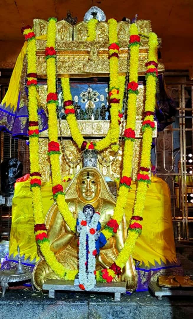 Jaggesh2's tweet photo. ಇವತ್ತಿನ ರಾಯರ ಬೃಂದಾವನ ದರ್ಶನ... Om Sri Raghavendrayanamaha🙏 https://t.co/RUZGVSFPqp