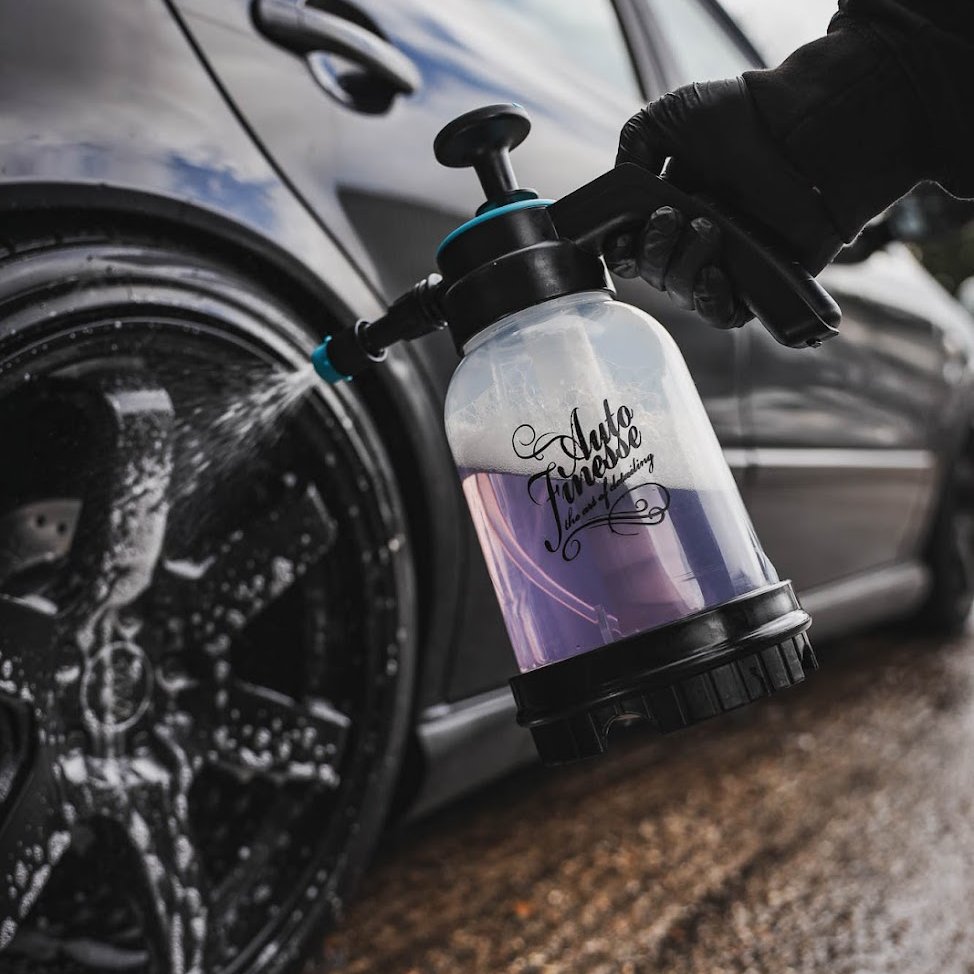 Auto Finesse on X: New in! The Pump Sprayer, the perfect accessory for  making the most of your spray-on detailing products. The Auto Finesse Pressure  Sprayer is the ideal accessory for getting