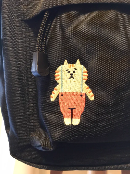 ごろごろにゃんすけのリュック届きましたかわいい〜刺繍のサスペンダーくん、中もイラストでいっぱいなのかわいい〜#ごろごろにゃんすけ #マインドウェイブ 