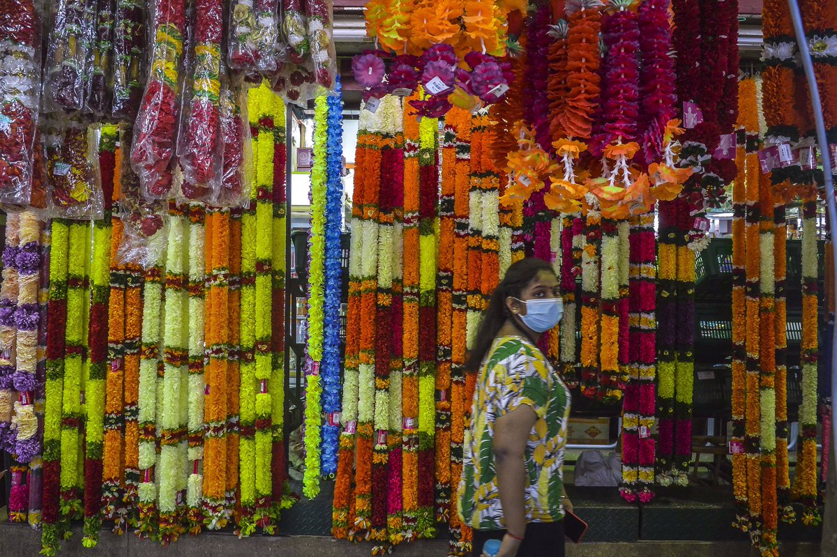 adibrawi's tweet photo. Crowd seen shopping at little india during the Deepavali celebration. The festival known as the festival of light and meant to signify victory by the power of good over the power of evil, symbolically addressed in the sense of light illuminating darkness #Deepavali2021 #COVID19 https://t.co/gAtXecuxuE
