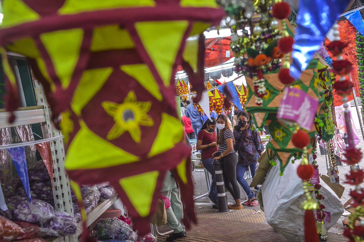 adibrawi's tweet photo. Crowd seen shopping at little india during the Deepavali celebration. The festival known as the festival of light and meant to signify victory by the power of good over the power of evil, symbolically addressed in the sense of light illuminating darkness #Deepavali2021 #COVID19 https://t.co/gAtXecuxuE