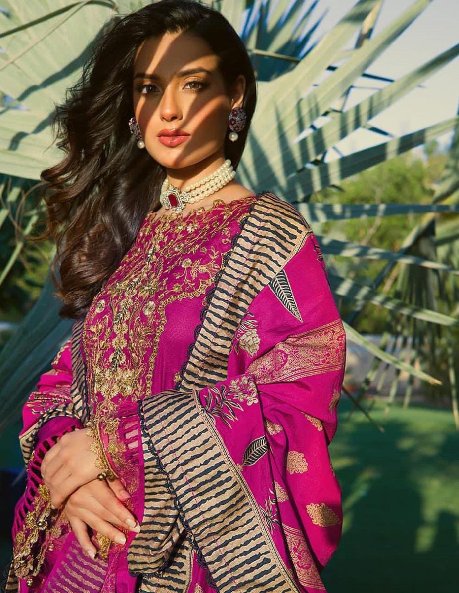 iqraazizhussain's tweet photo. Winter ready with #RangRasia https://t.co/9GOhEmzwRy
