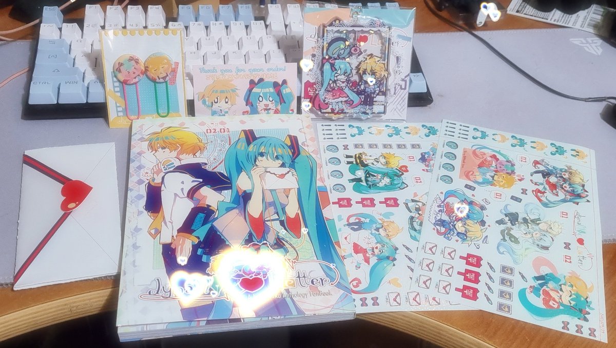Finalmente llegaron mis pedidos 🇨🇱 <a href="/dynaMicLetter/">💌</a> esta todo muy hermoso, mucho amor en este proyecto, no me arrepiento de comprarlo y amor al LenKu💖💖💖
#dynaMicLetter #LenKu
