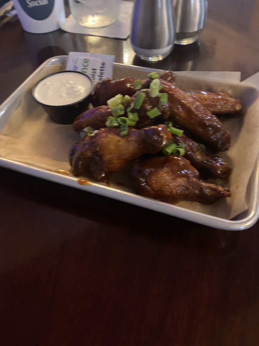 ChrisPThompso's tweet photo. Magnolia Social in Starkvegas is better than good 👍. Great service and great food!!!
#weapprovethismessage😂 https://t.co/J0BnJ8Dii0