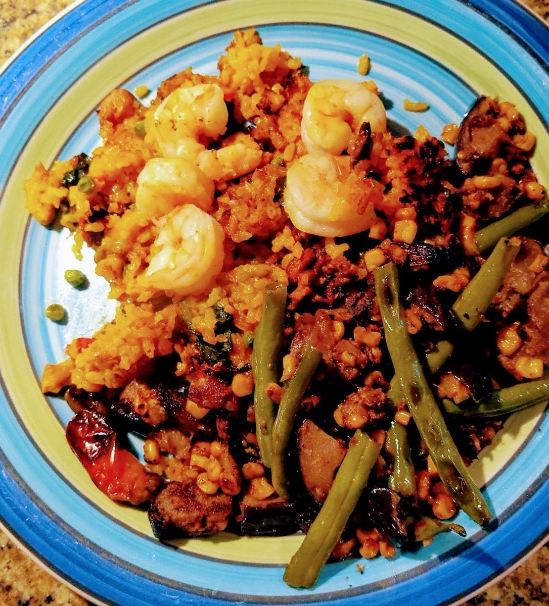 art_artlee's tweet photo. #NJ "Tonite'sDinner" #stirfry w/ (#eggplant #cornkernels #greenbeans #garlicpowder #groundginger #montrealsteakseasoning)+ #leftover #paella w/#shrimp #gastronomia #fooddesign #relajado #vida #homecook #collageart #representationalart #foodart #foodartist #dinnerart @ArTallks https://t.co/qsoa9KptiK