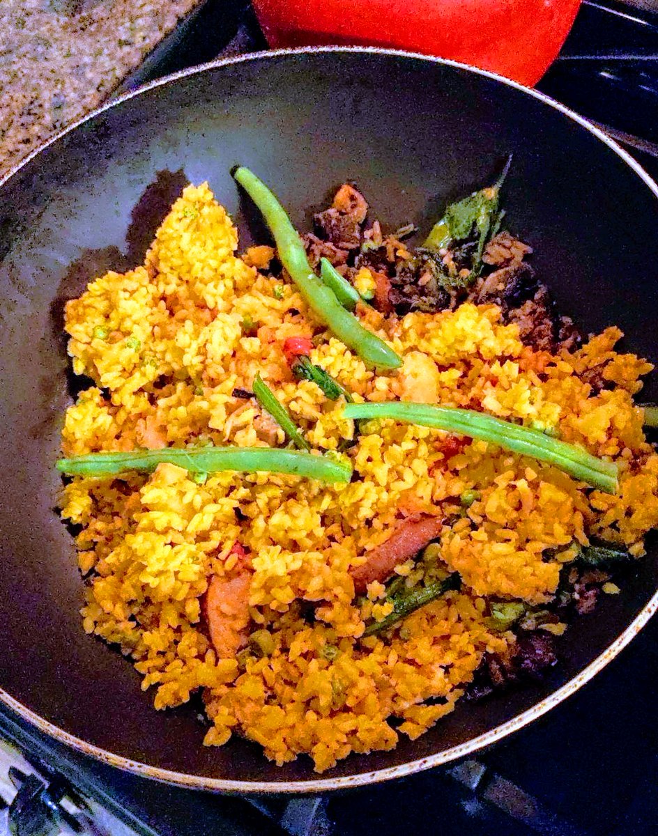 art_artlee's tweet photo. #NJ "Tonite'sDinner" #stirfry w/ (#eggplant #cornkernels #greenbeans #garlicpowder #groundginger #montrealsteakseasoning)+ #leftover #paella w/#shrimp #gastronomia #fooddesign #relajado #vida #homecook #collageart #representationalart #foodart #foodartist #dinnerart @ArTallks https://t.co/qsoa9KptiK