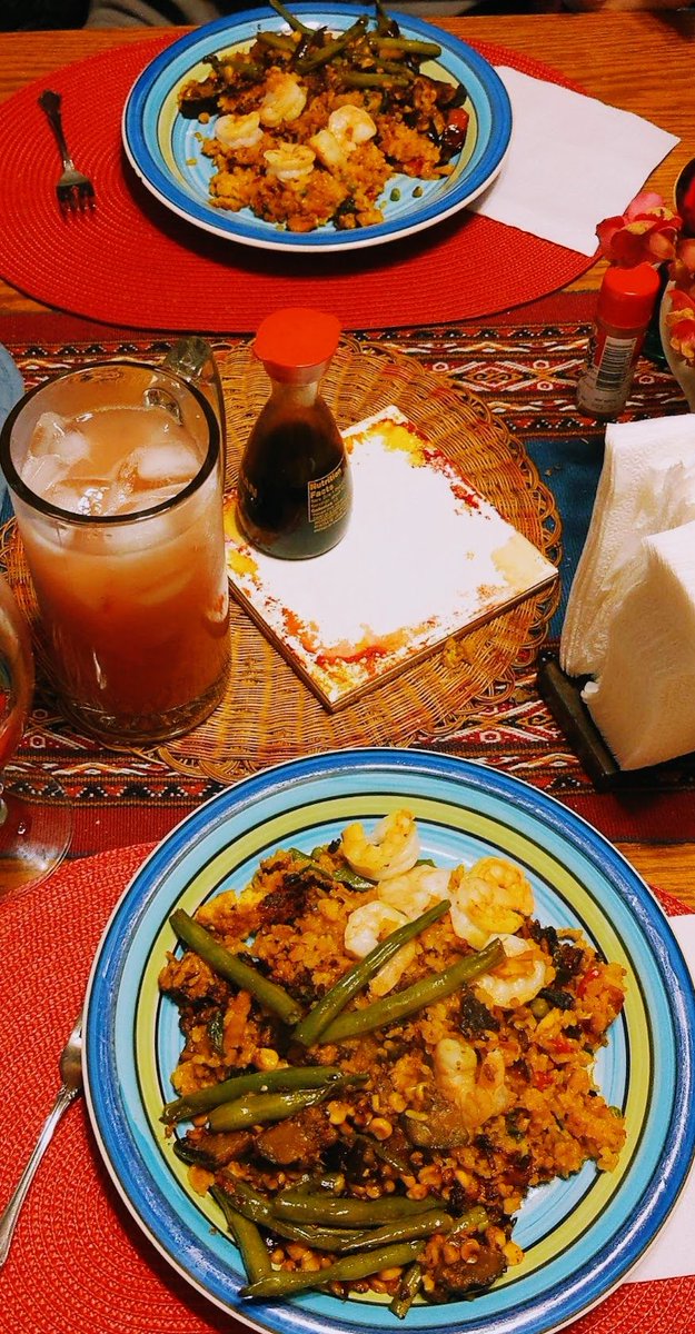 art_artlee's tweet photo. #NJ "Tonite'sDinner" #stirfry w/ (#eggplant #cornkernels #greenbeans #garlicpowder #groundginger #montrealsteakseasoning)+ #leftover #paella w/#shrimp #gastronomia #fooddesign #relajado #vida #homecook #collageart #representationalart #foodart #foodartist #dinnerart @ArTallks https://t.co/qsoa9KptiK