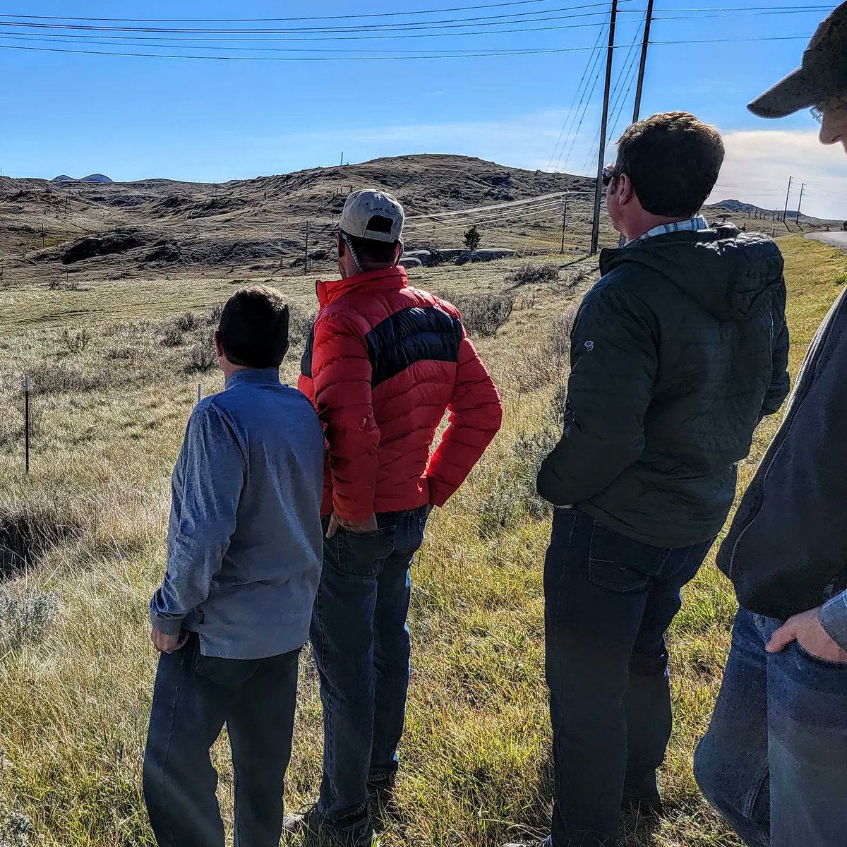 TroyDowningMT's tweet photo. Good overview of the Signal Peak Energy Bull Mountains Mine No. 1 today. This mine produces approximately 7M tons of clean coal per year, and employs 260 Montanans.
Longwall mining pulls a 12-foot seam of coal from under 500 feet of overburden.
#LandBoard #StateLand #DNRC #Coal https://t.co/TtHQPlwPDv
