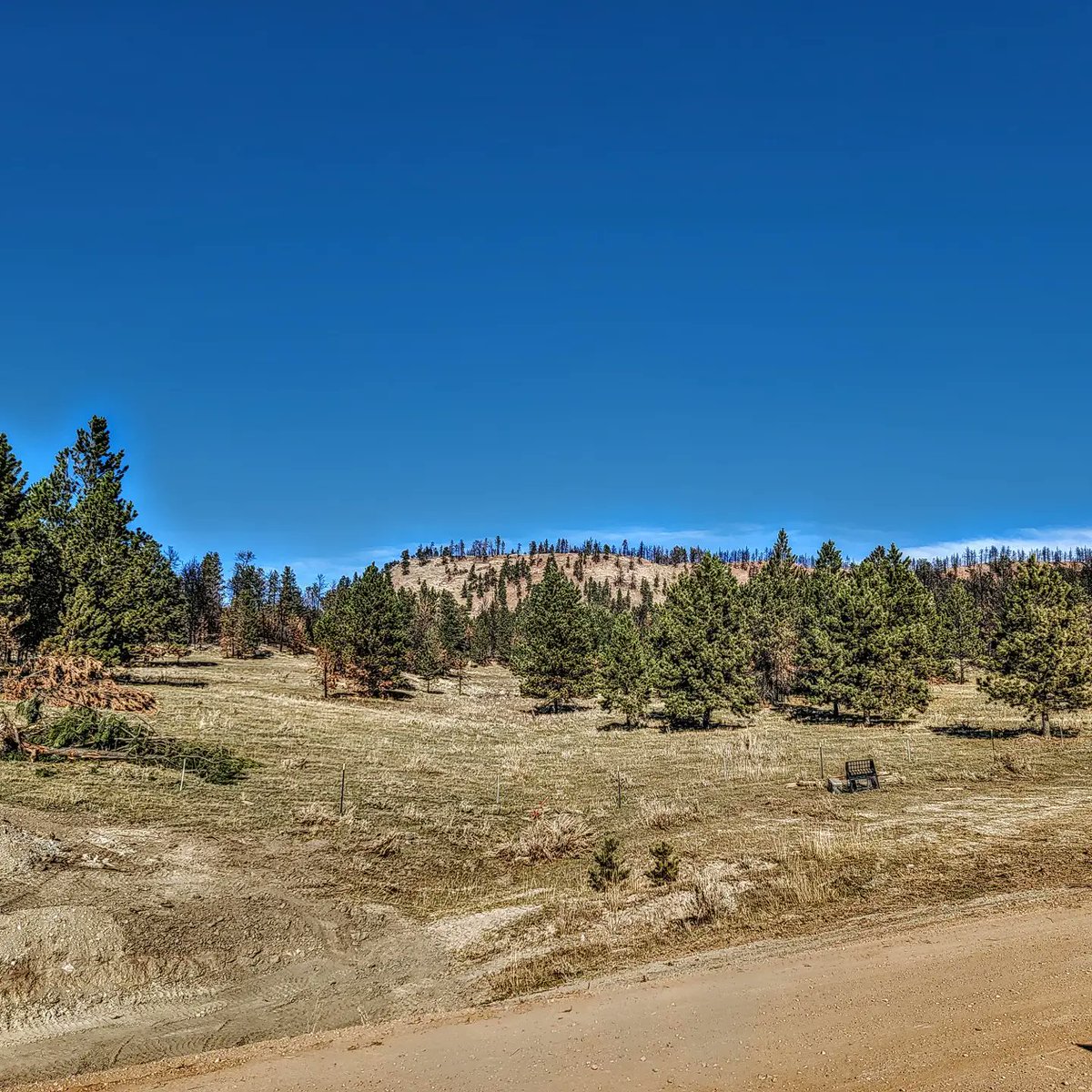TroyDowningMT's tweet photo. Good overview of the Signal Peak Energy Bull Mountains Mine No. 1 today. This mine produces approximately 7M tons of clean coal per year, and employs 260 Montanans.
Longwall mining pulls a 12-foot seam of coal from under 500 feet of overburden.
#LandBoard #StateLand #DNRC #Coal https://t.co/TtHQPlwPDv