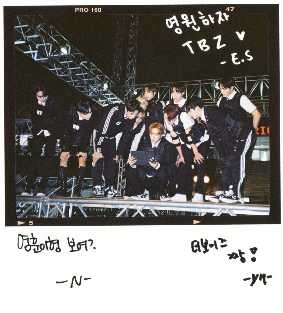 sunwooflex's tweet photo. 🦄: Let's stay forever TBZ ♡
🍞: The Boyz best!

Meanwhile,
🐧: Younghoon hyung, can you even see? https://t.co/xr2E2lmUQe