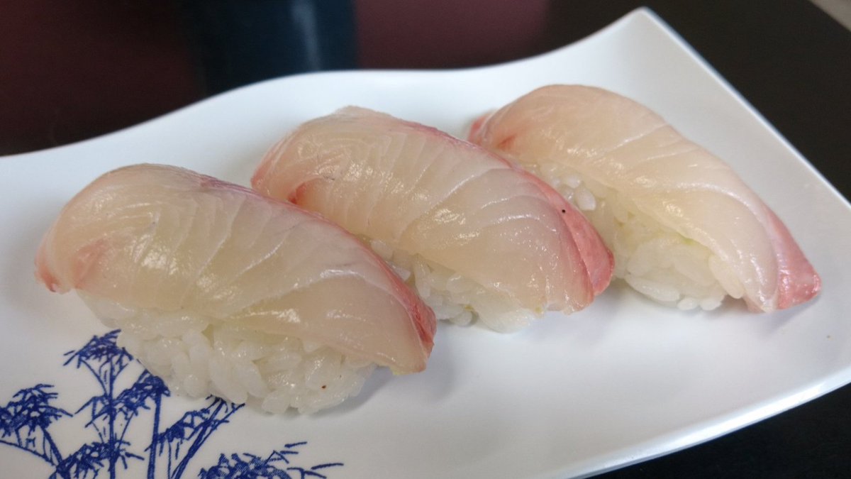 ishinohikaru's tweet photo. 「・・聞こえますか・・・聞こえますか金沢競馬場にいる方・・
いま・・ あなたの心に・・直接・・語りかけています・・
お寿司です・・お寿司を食べるのです・・
東京では考えられない安さと美味しさです・・
売り切れ御免なので・・時すでにおすしになる前に食べるのです・・」 https://t.co/qXySUpWy0x