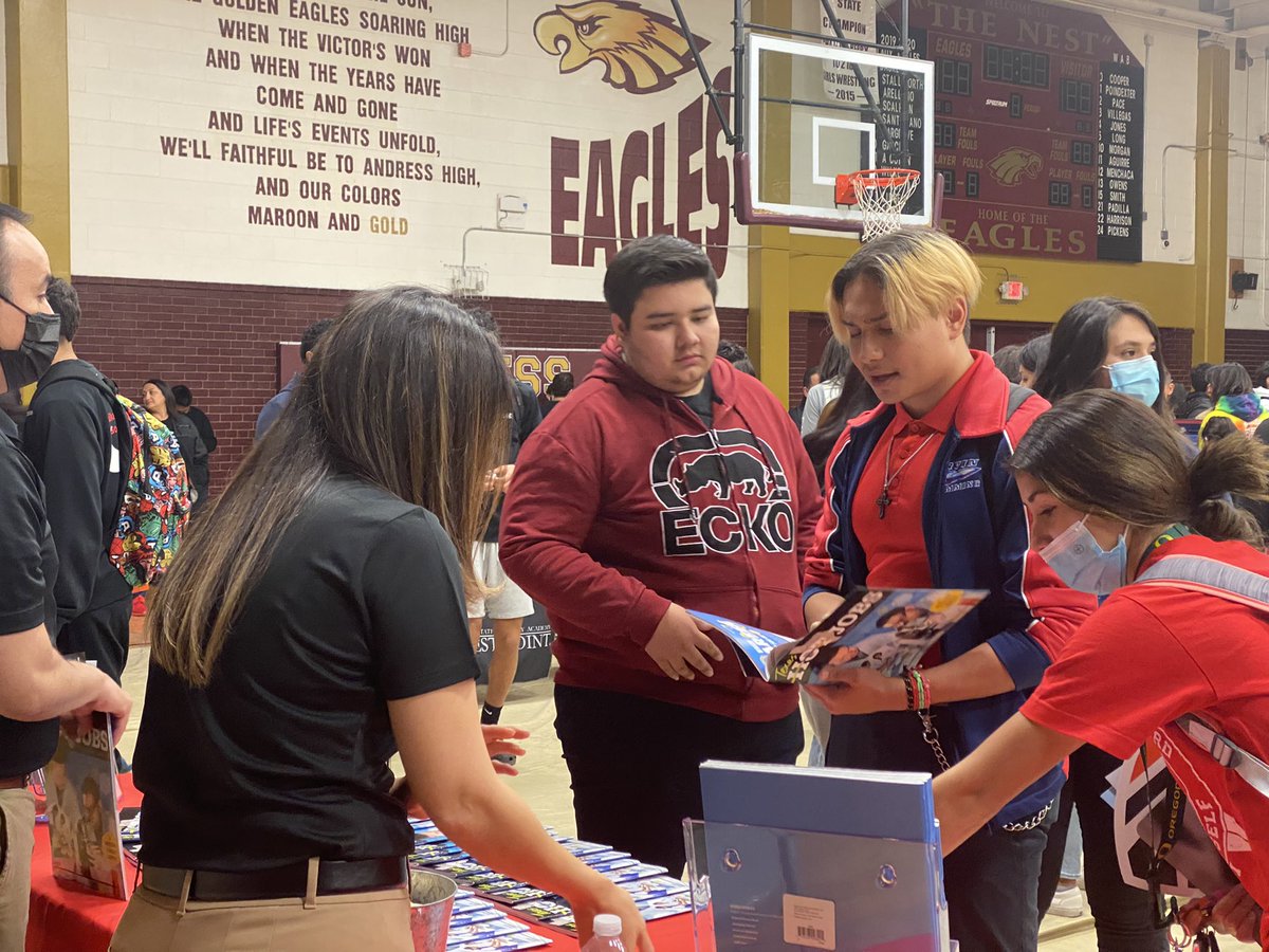 ITS_BonnieG's tweet photo. Thank you @AHSGoldenEagles for welcoming our #IrvinRockets for the #TACRAO #CollegeFair. We took a group of juniors and seniors and they took full advantage to ask admission and academic program questions. #p2bπ #ProudRocket #iamEPISD @ELPASO_ISD https://t.co/owPYqrs09s