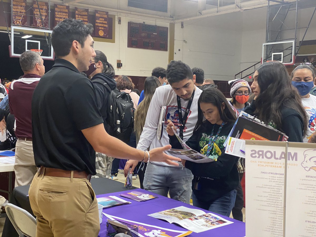 ITS_BonnieG's tweet photo. Thank you @AHSGoldenEagles for welcoming our #IrvinRockets for the #TACRAO #CollegeFair. We took a group of juniors and seniors and they took full advantage to ask admission and academic program questions. #p2bπ #ProudRocket #iamEPISD @ELPASO_ISD https://t.co/owPYqrs09s