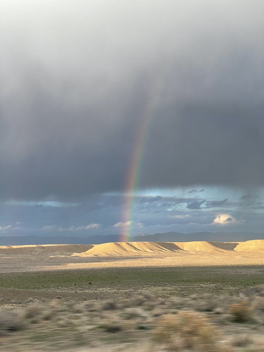hollyeileen's tweet photo. Through a blizzard in the mountains to a rainbow in the canyons 🍻 https://t.co/XfIgu2XgzV