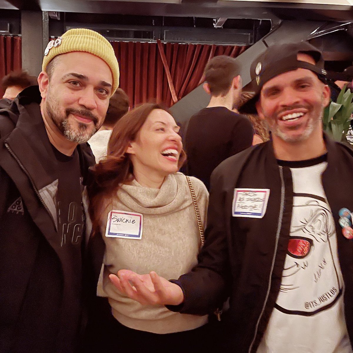 its_JustLos's tweet photo. It was a night.. in NYC.. with amazing people.. Glad to have finally met them IRL @topshotswickie @jennifer_sutto @StephSutto @GoneStreakin @SRoseee23 and also, but not pictured, @nftnoobie and @topshelfNFTs What a blast! @Godwrath_LTWRKZ #NFTNYC2021 #lightwrkz https://t.co/Vzazhjx1pe