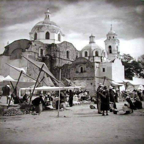 diazdelamora's tweet photo. 474 aniv. 2 nov 1547. Se ordena que solo en la ciudad de Tlaxcala se haga el tianquiz los días sábado de cada semana. Se hacía desde 1539 en la plaza principal.
@GobTlaxcala @AytoTlaxcala @SEDECO_TLAXCALA @septlaxcala @SECTURTlaxcala https://t.co/LE86ettSyn