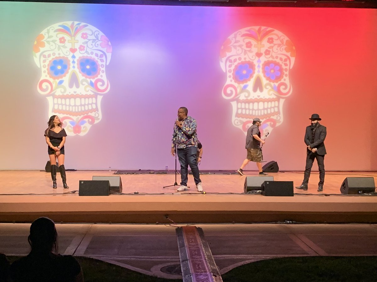 CouncilmanCrear's tweet photo. What a great night celebrating Día de los Muertos. Great turnout!
Qué un gran noche celebrando Día de los Muertos. ¡Muchas personas! #DiadelosMuertos #LasVegas #Cedrico #CedricCrear https://t.co/AUpObfzICn