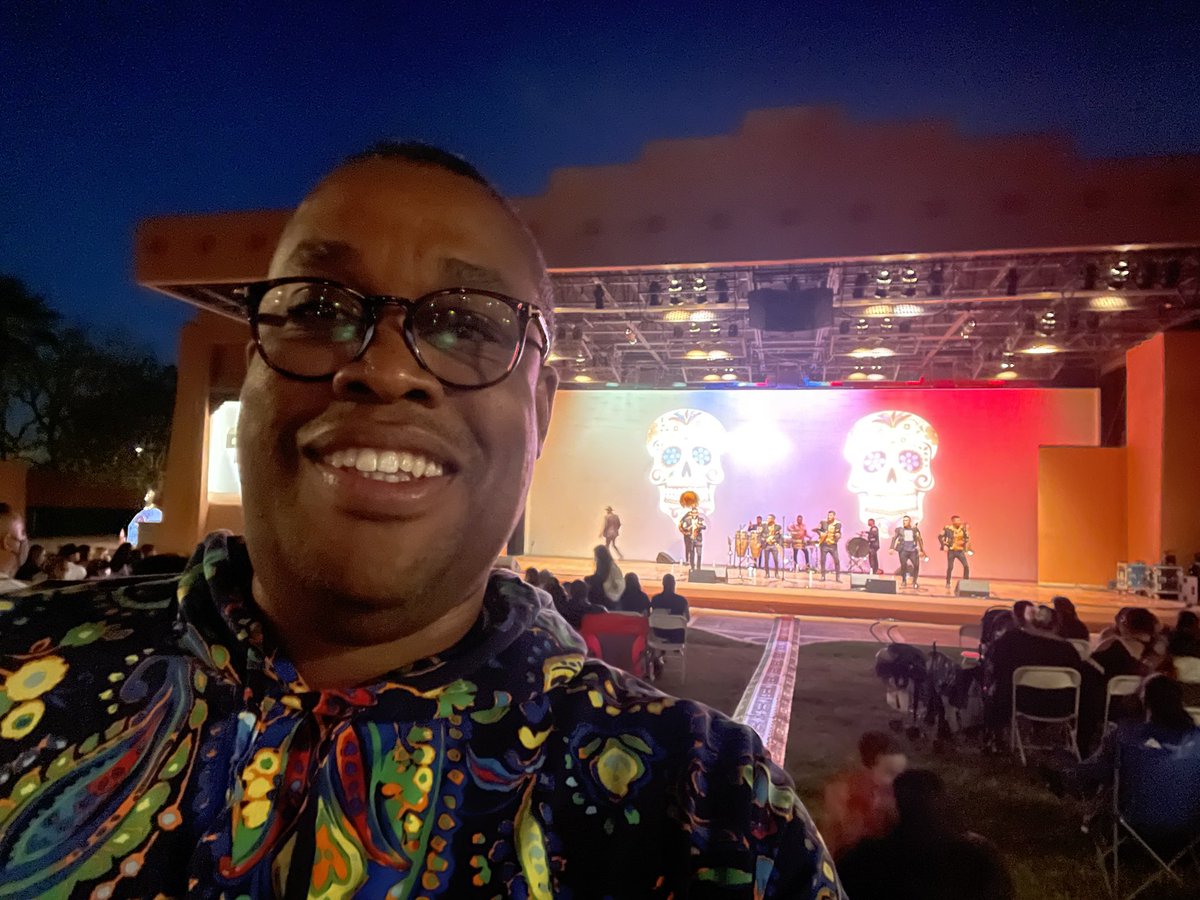 CouncilmanCrear's tweet photo. What a great night celebrating Día de los Muertos. Great turnout!
Qué un gran noche celebrando Día de los Muertos. ¡Muchas personas! #DiadelosMuertos #LasVegas #Cedrico #CedricCrear https://t.co/AUpObfzICn