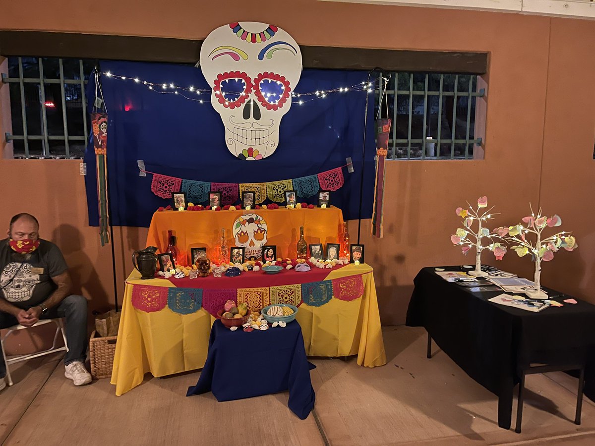 CouncilmanCrear's tweet photo. What a great night celebrating Día de los Muertos. Great turnout!
Qué un gran noche celebrando Día de los Muertos. ¡Muchas personas! #DiadelosMuertos #LasVegas #Cedrico #CedricCrear https://t.co/AUpObfzICn
