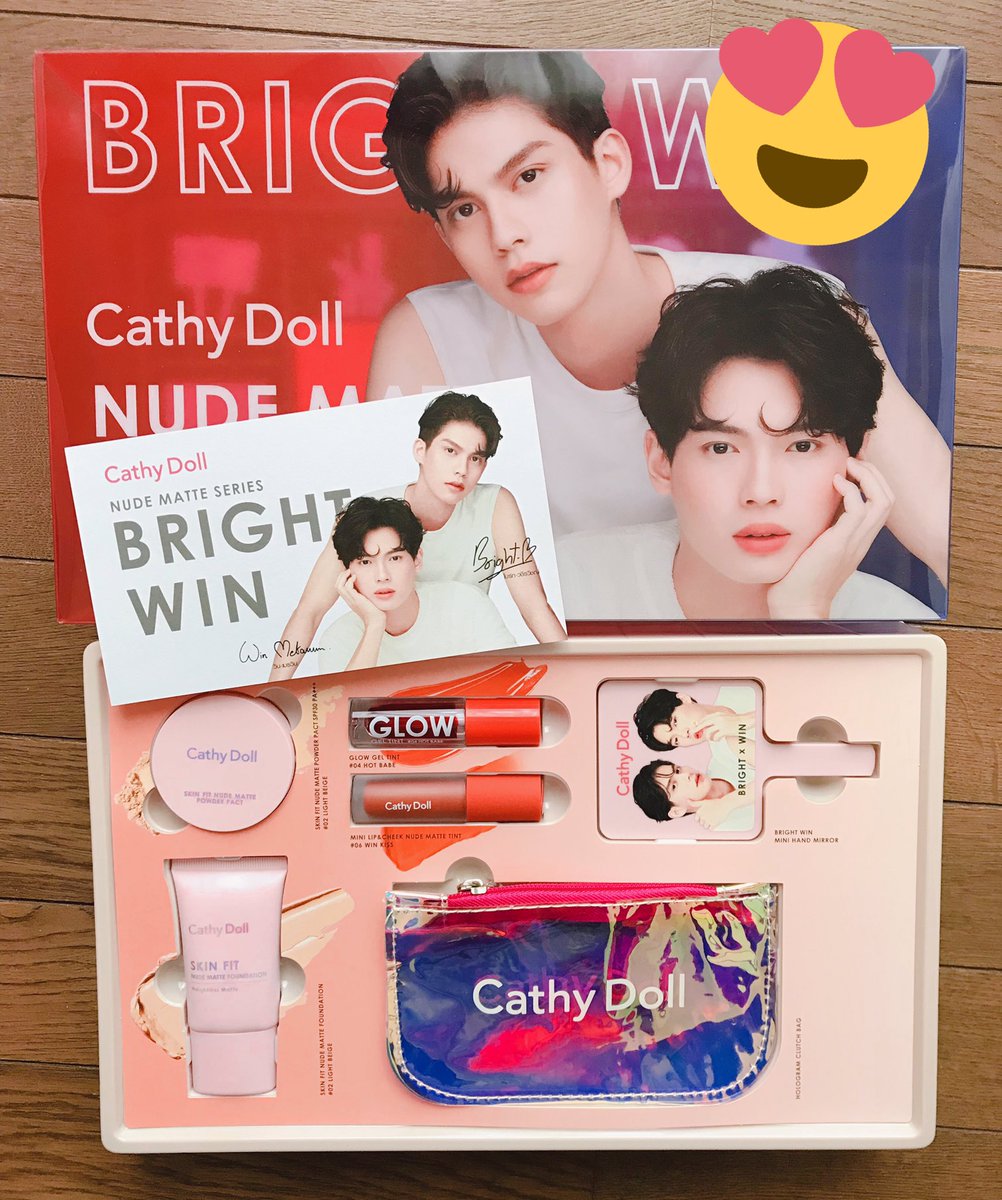 wolf2721rabbit's tweet photo. BrightWinのミラーと外パケ欲しさにGetしたCathyDoll Setが届いた🌟
ミラーは小さくて軽いから持ち歩ける❣️2人の印刷はちょっとガサガサ😅ファンデは私にはちょっと濃い色だけどマスク期間中は気にせず使えそう😊
#キャシードールプレミアムセット
#BoxSetBrightWinFinForHome
#CathyDollxBrightWin https://t.co/UIW4pIpphV