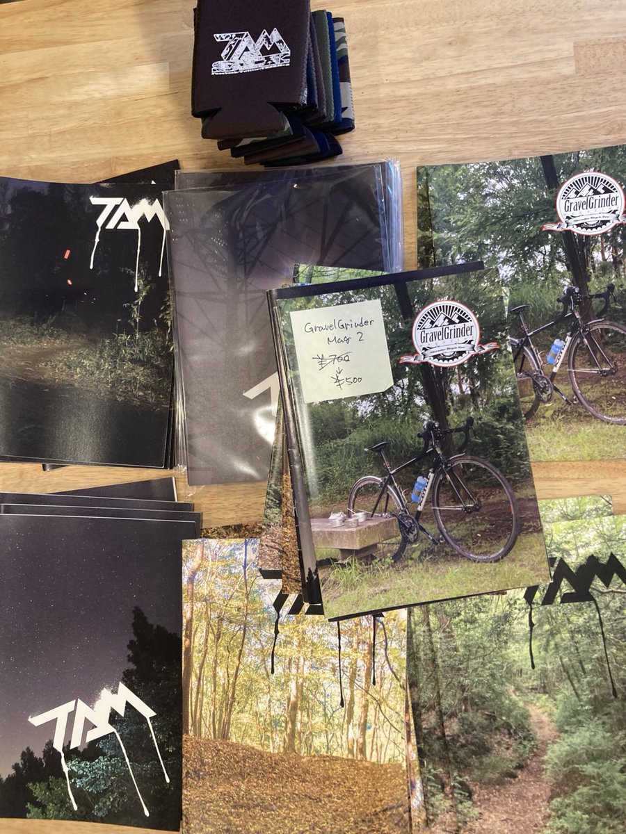 TKSKMag's tweet photo. 高尾ベースキャンプでアウトドアの手作り本展やってます！17時までいます！よかったら遊びに来てね！ #ア本展 https://t.co/KozG3rxosh