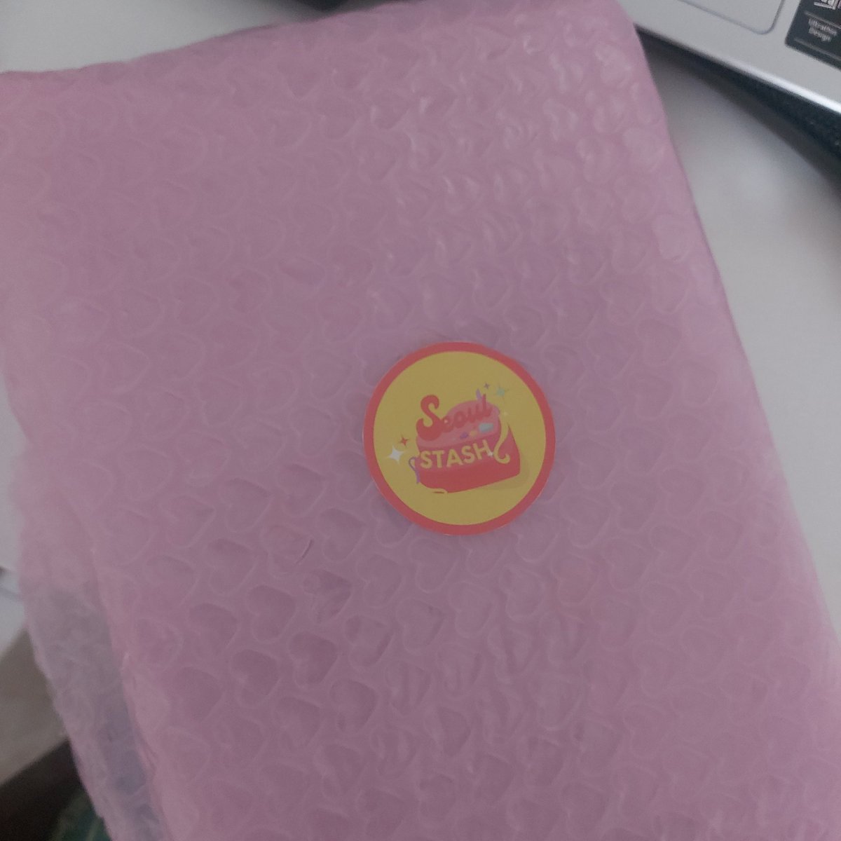 hooninscart's tweet photo. ꒰ 💌 | #hooninmails ꒱

hi, @SeoulStashPH my foe album arrived safely po ! thank u sm for the smooth transaction and for being accommodating po. i also love the freebies &amp; ur packaging, super cute >< highly recommend this shop !! 🤍

#SeoulStashFeedbacks #Sabostashed https://t.co/F5PP4jt8dM