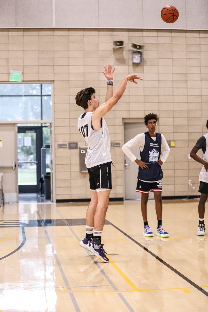 SaturninoPhotos's tweet photo. Pangos All American Preview
@trigonis30 @FCPPangos @PangosAACamp @LimitLesSports @NBNMagazine @_proinsight #PangosAAPreview #fullctpress #nbnmagazine #ballertv #ballisLife #BeachCityHoops #LongBeach #Elite #PangosHoops
#SaturninoPhotography
#Pangosallamericancamp https://t.co/8DLR2GVQWO