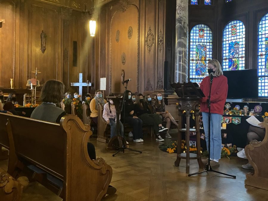 thebroadview's tweet photo. Students and faculty alike gathered on Monday for the first in-person chapel in two years to celebrate Día de los Muertos, or Day of the Dead.

📌 Celebrating Día de los Muertos
📝 Written by Siena Coco Stenzler
🔗 https://t.co/tdbTK5IyBN https://t.co/nCCbC7029X