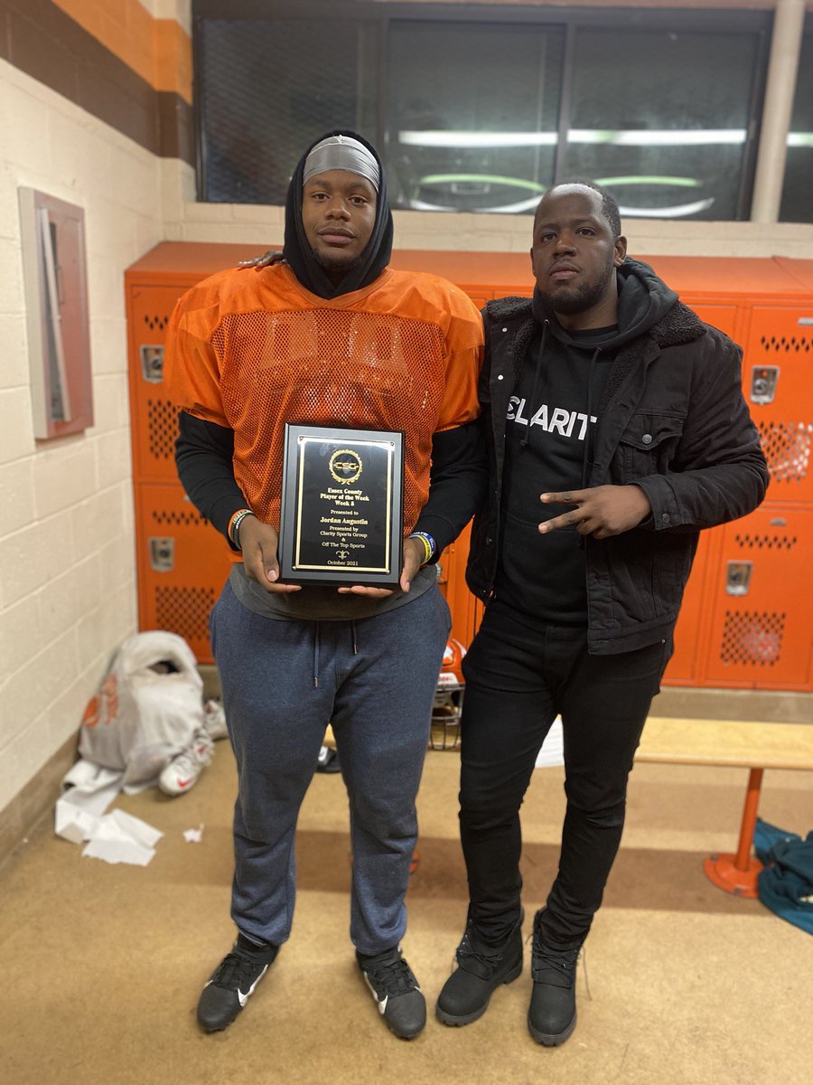 JayBerwyn's tweet photo. 🗣 “WE WINNIN’, WE ON DEFENSE” 🏆 

Congratulations to @Jordan55ip on winning Clarity Sports Group &amp; Off The Top Sports; Essex County Player of the Week (Week 8) @WeequahicHSFB https://t.co/vx2ha96ugE