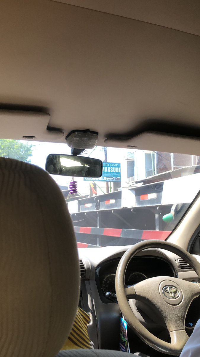 PRFMnews's tweet photo. 09.42 RT @tarythrn: Hindari jalan Gedebage selatan arah ke Sapan/GBLA macett banget https://t.co/Da3lj1OQCa