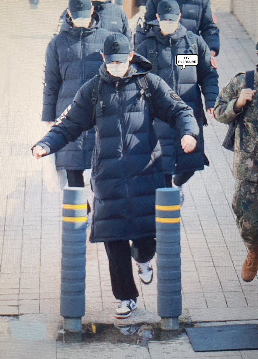 myPCY1127's tweet photo. 211103 #메이사의노래 #라만 찬열이 출근
물웅덩이 있어서 주먹꼭쥐고 핫챠
#CHANYEOL #찬열 #엑소찬열
#EXO #엑소 @weareoneEXO 
#라만_찬열이의_노래 
#MeissingChanyeol https://t.co/VdtBJBOc8Y