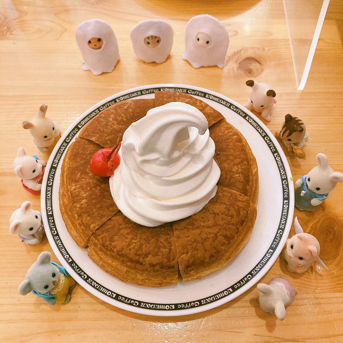 z_ggw's tweet photo. 同時にモーニングとシロノワールを食べるときは覚悟を決めた方がいいです❕ #komeda 
https://t.co/DKCzZTL613 https://t.co/NG9rfbuPXt