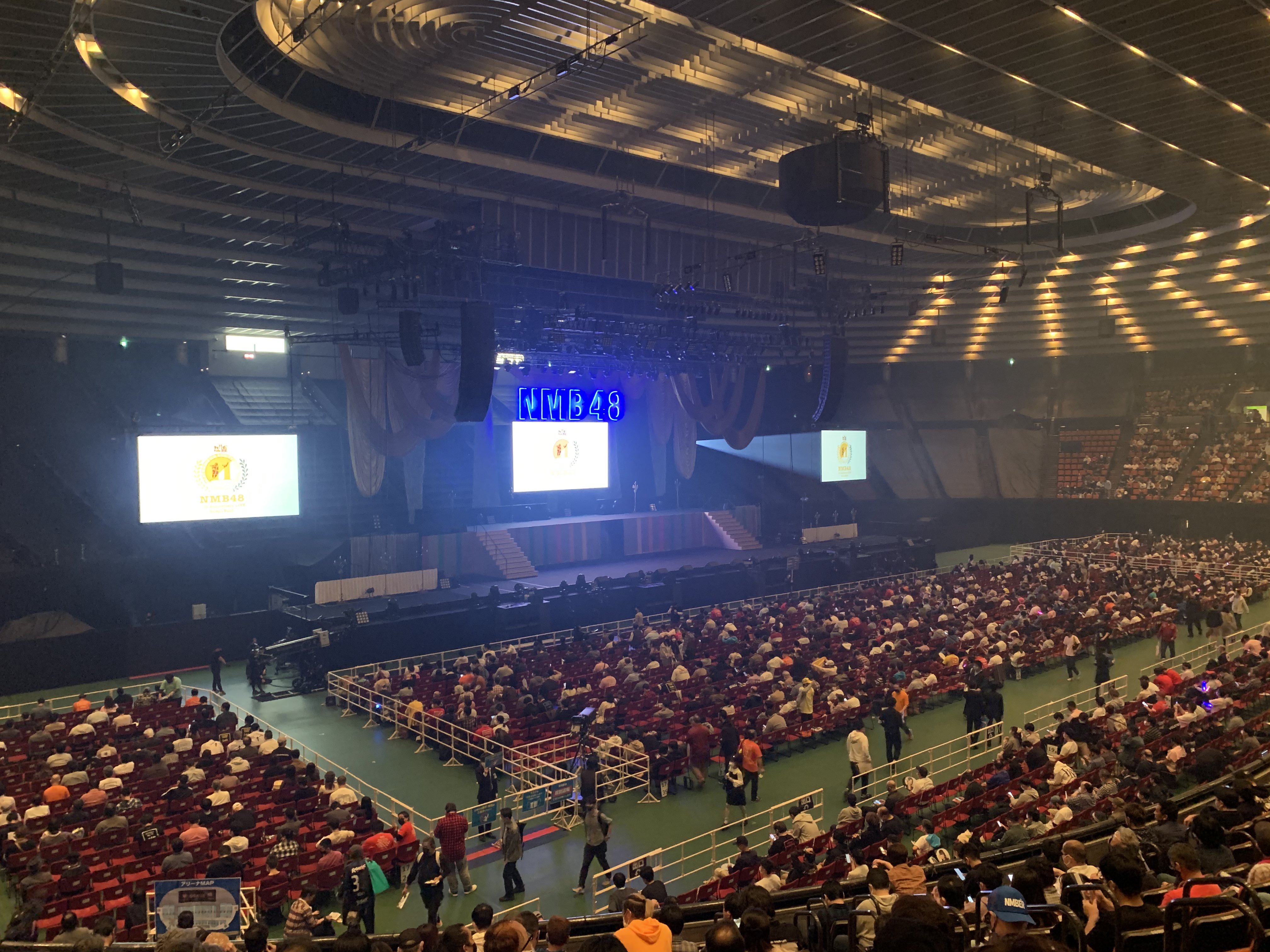 えすあいしー V Twitter Nmb48 11周年コンサートを見に 大阪城ホールに来たー まさかのステージ横配置で花道なし T Co 33lko0vnrn Twitter