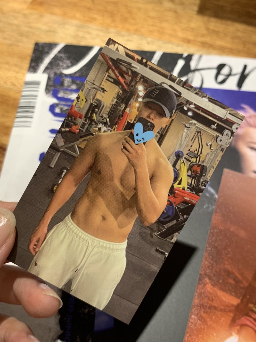angienim1106's tweet photo. Y la photocard por la cual todas prenderán veladoras para que les toque:

Donghae sin playera señoras y señores !! 
🔥🔥🔥🔥🔥🔥🔥🔥

#SuperJuniorDnE_COUNTDOWN @SJofficial @donghae861015 https://t.co/srmJ79oElR