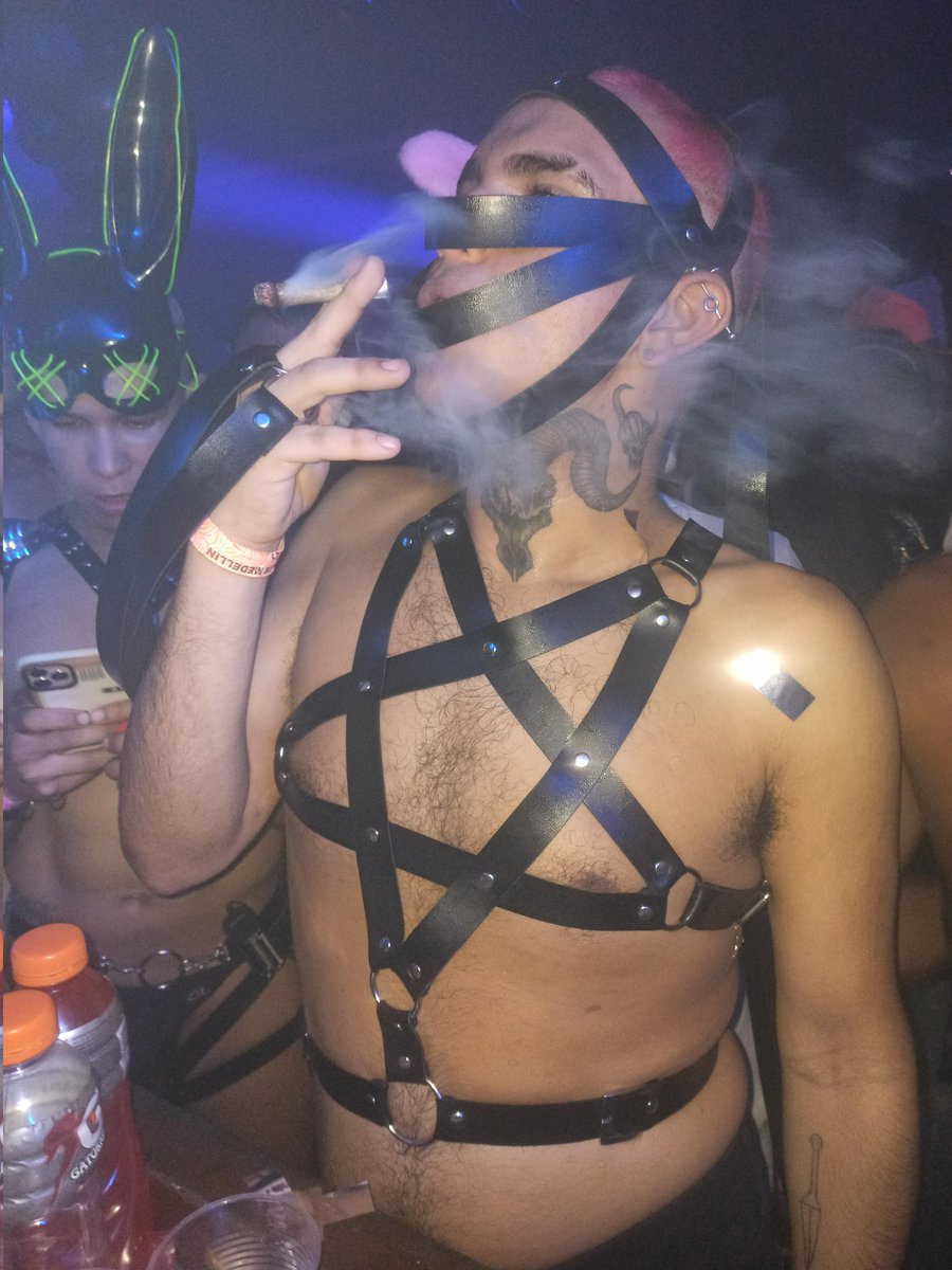 sirkade_'s tweet photo. On my way to drain some wallets 😈

Online now!

https://t.co/VsmqcnGIWS
#findom #cashmaster #moneyslaves
#cashgod @chaturbate https://t.co/BFMCvHKaTK