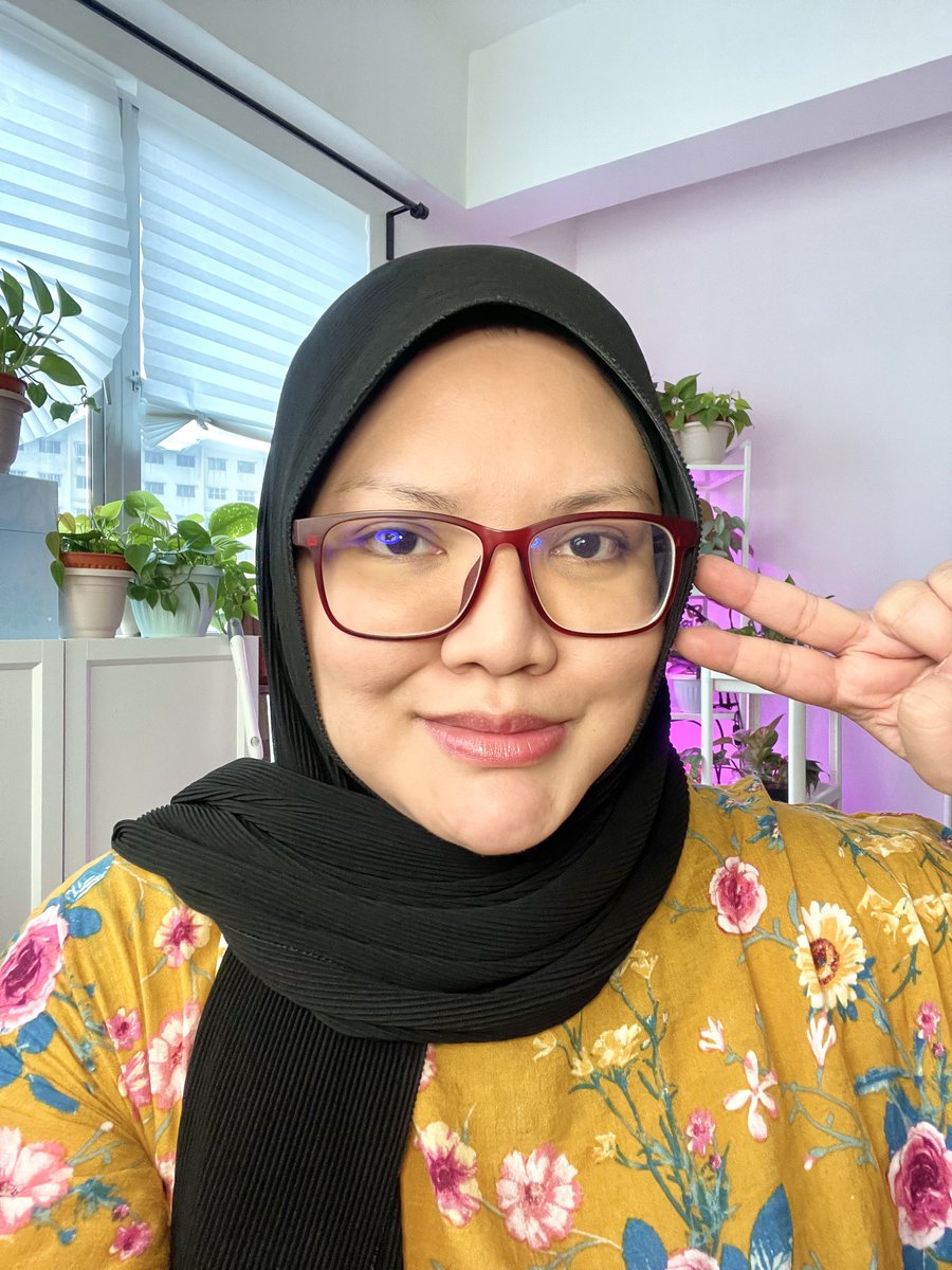When you need to introduce yourself to ur new teammember. Cepat2 sarung tudung &amp; apply <a href="/bemineHQ/">BE MINE COSMETICS</a> glossy treatment