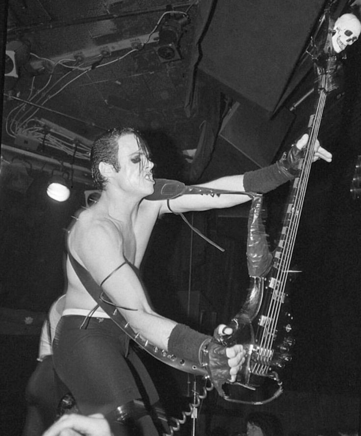 Jerry Only of The Misfits, November 1982. Photo by Glen Friedman

#punk #punks #punkrock #horrorpunk #jerryonly #misfits #history #punkrockhistory #otd