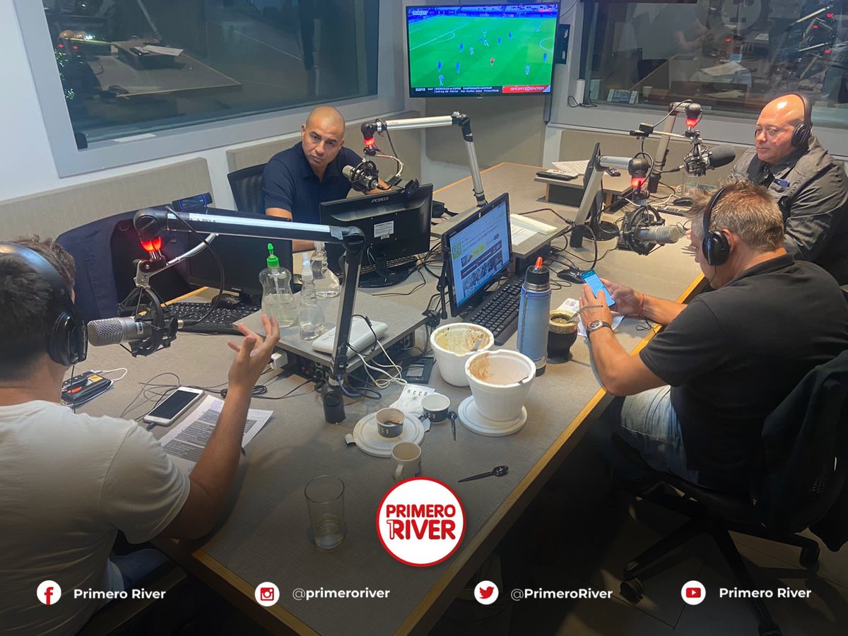 PrimeroRiver's tweet photo. ANTONIO Y DAVID EN RADIO LA RED I Escuchá en vivo a nuestro líder @AntonioCaselli y @Trezegoldavid en el programa “Acá Hay Buen Fútbol” de @radiolared 

https://t.co/p12MI84VE3 https://t.co/oen248IMF0