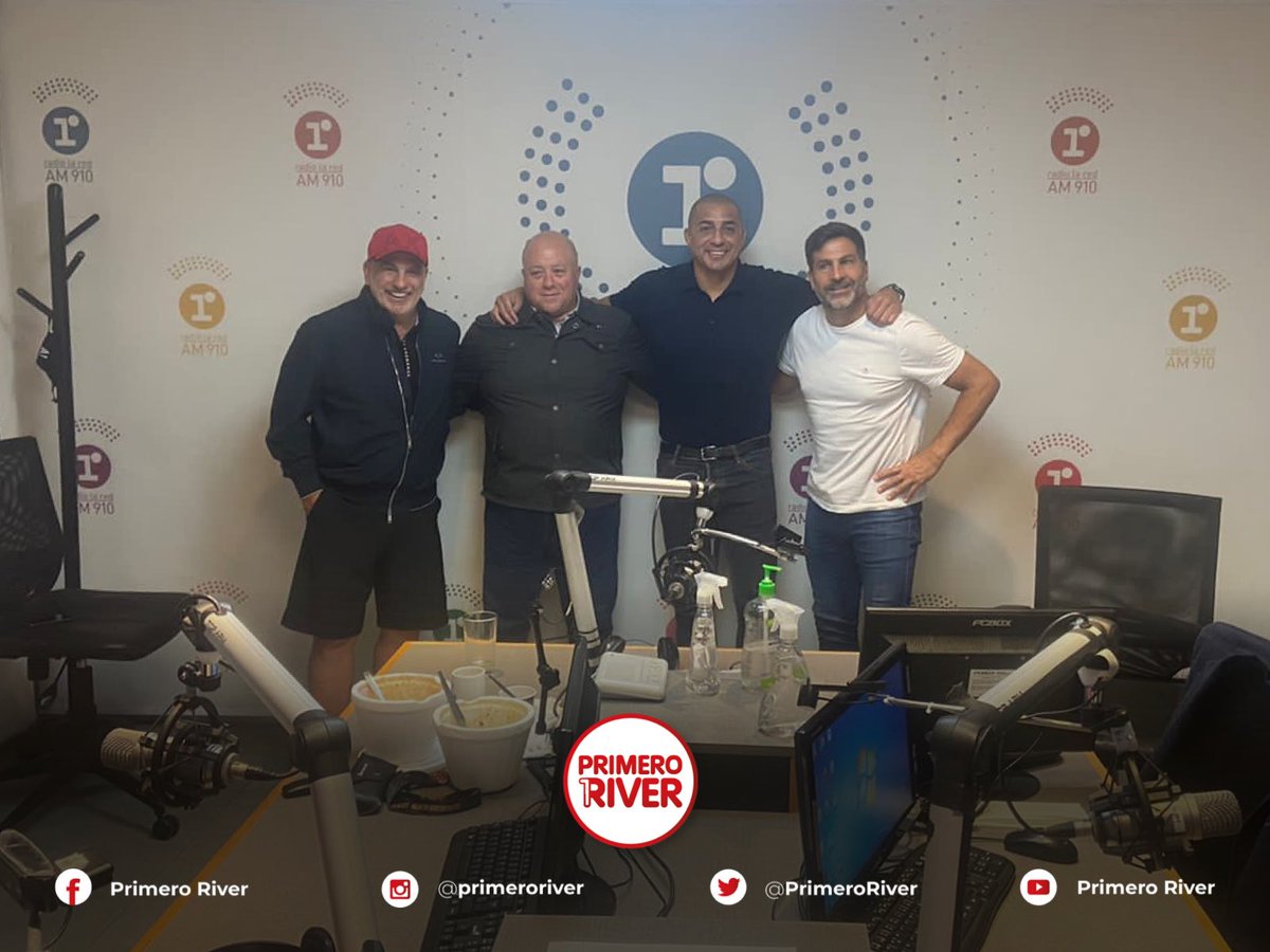PrimeroRiver's tweet photo. ANTONIO Y DAVID EN RADIO LA RED I Escuchá en vivo a nuestro líder @AntonioCaselli y @Trezegoldavid en el programa “Acá Hay Buen Fútbol” de @radiolared 

https://t.co/p12MI84VE3 https://t.co/oen248IMF0